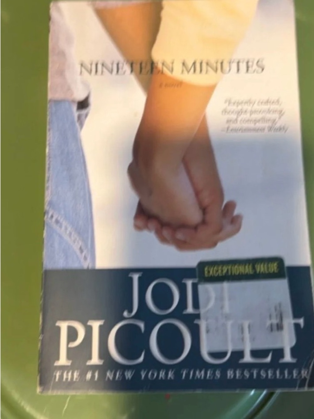 Nineteen Minutes by Jodi Picoult - Paperback - Blue & White Cover